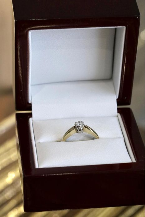 Pierścionek z diamentem typu Solitaire