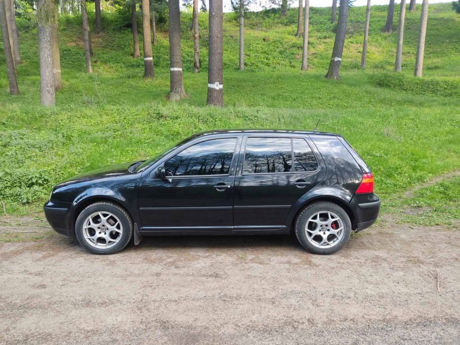 Продам! Volkswagen Golf/ 4 бензин 1.6.