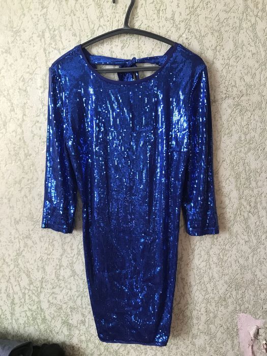 Сукня в паєтках