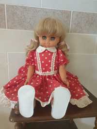 Boneca antiga  com vestido