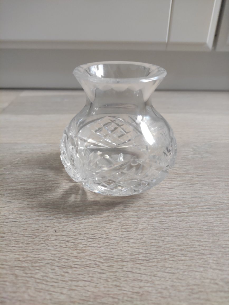 Kryształowy mały wazon