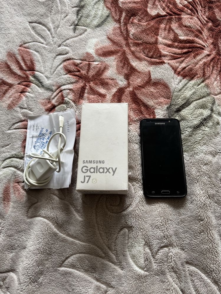 телефон Samsung J7 як новий