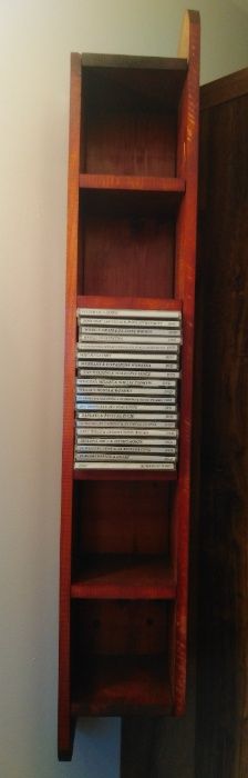 Stojak na cd narożny wiszący na cd, dvd drewniany