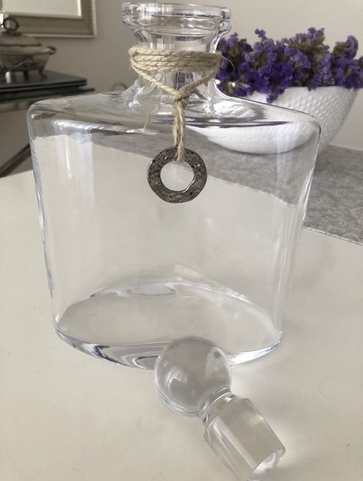 Garrafa de vidro nova