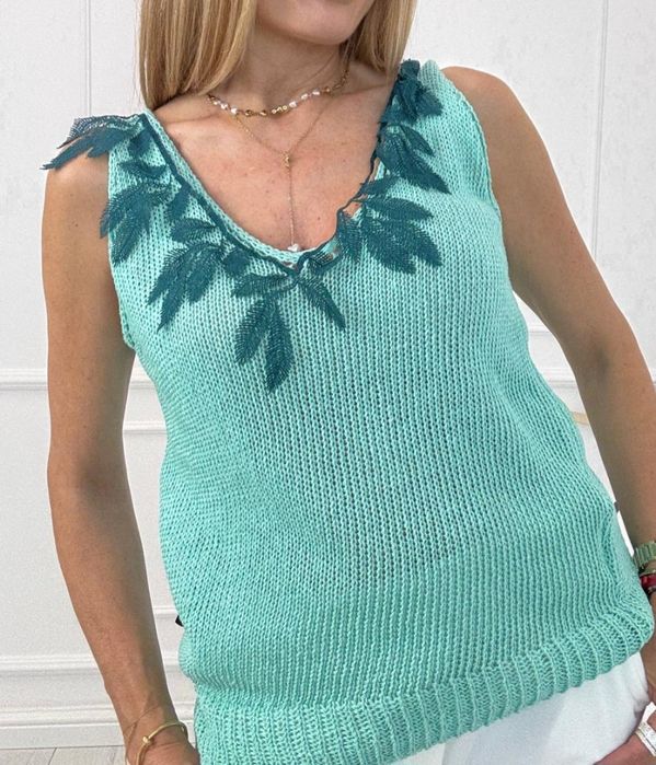 Nowy top ażur pióra Minouu