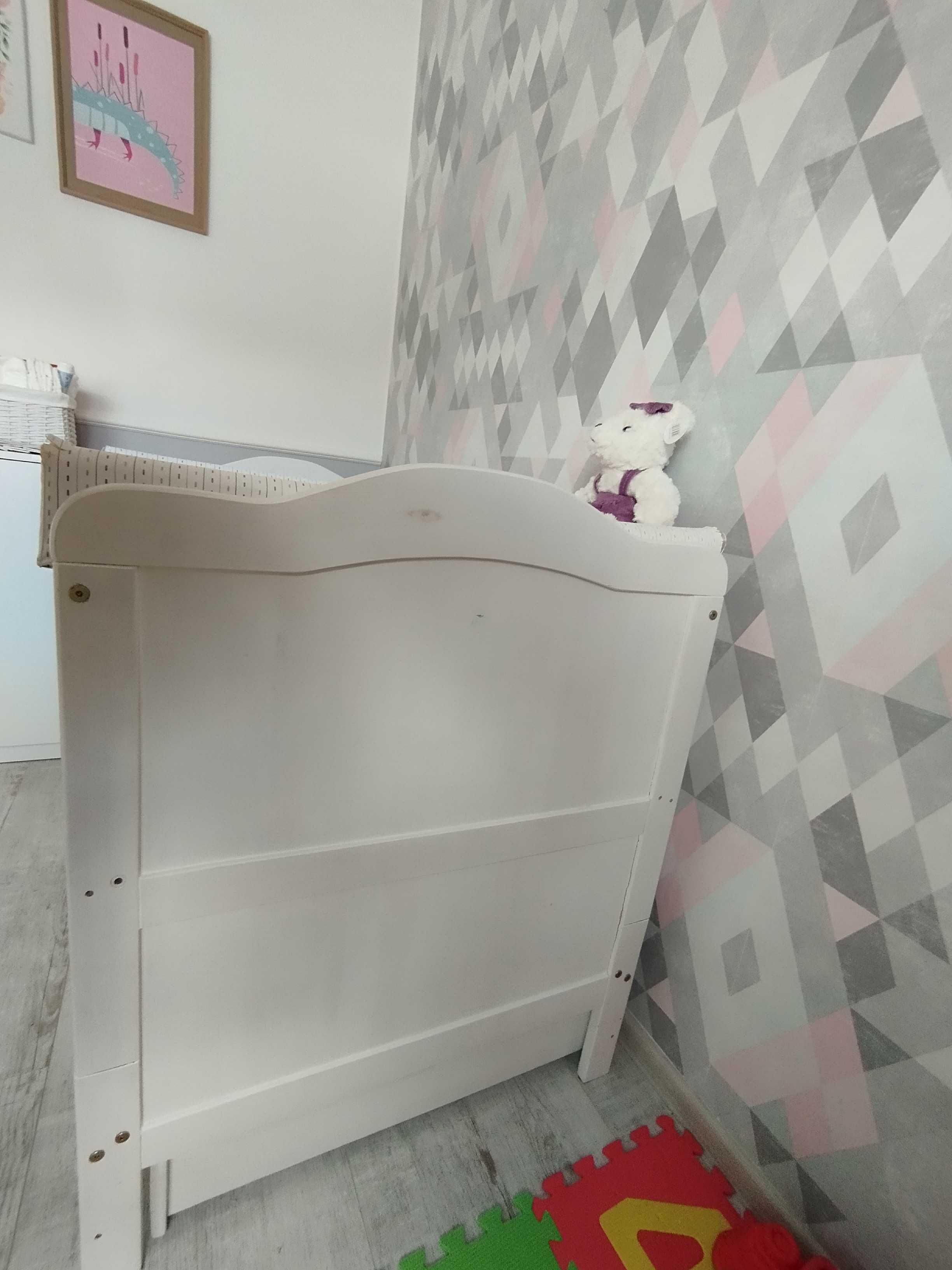 Białe łóżeczko niemowlęce/tapczanik 70x140 + materac + przewijak