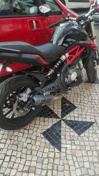 Vendo mota Benelli 302 usada mas nova