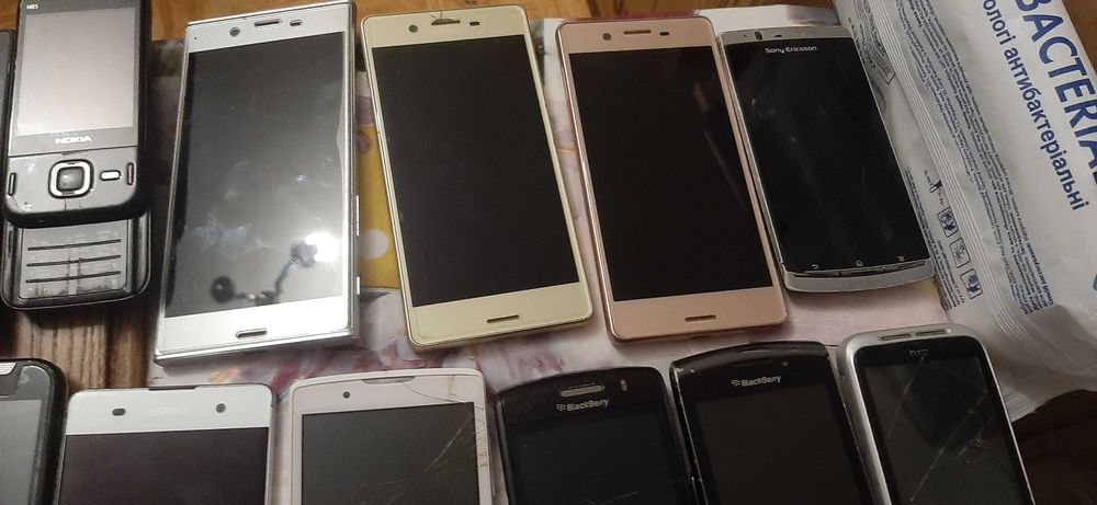 разные мобилки сони нокия соони сониэриксан ленова блакбери дуги хтц