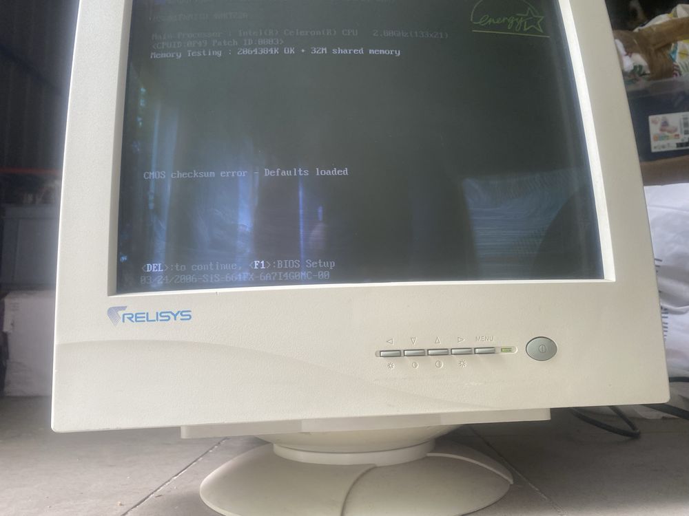 Relisys TE 796 monitor CRT do starego komputera