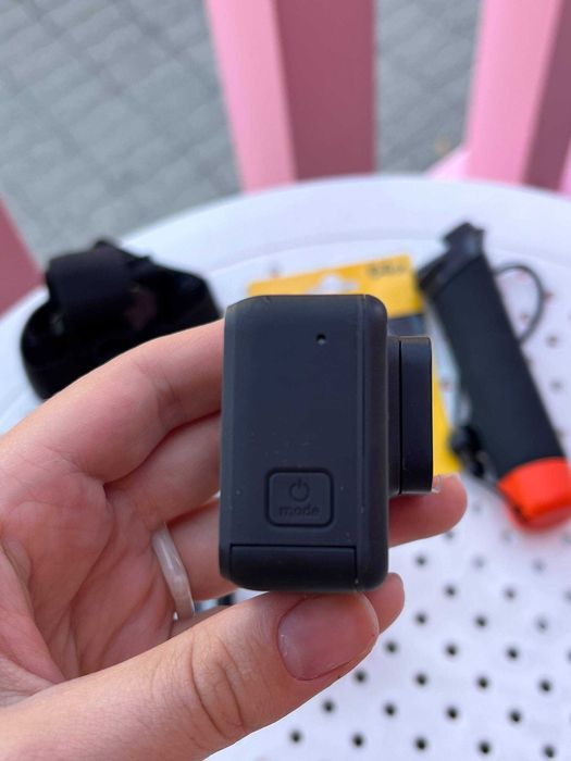 Екшн-камера GoPro HERO 7 Black з великим комплектом.