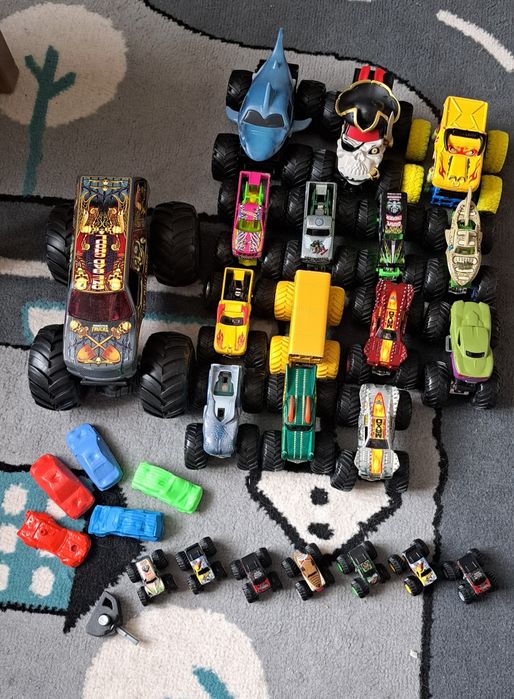 Kolekcja hotwheels monster truck