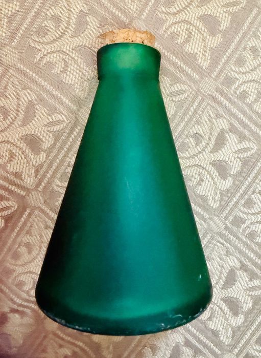 ozdobna, szklana, zielona butelka, z korkiem, rękodzieło