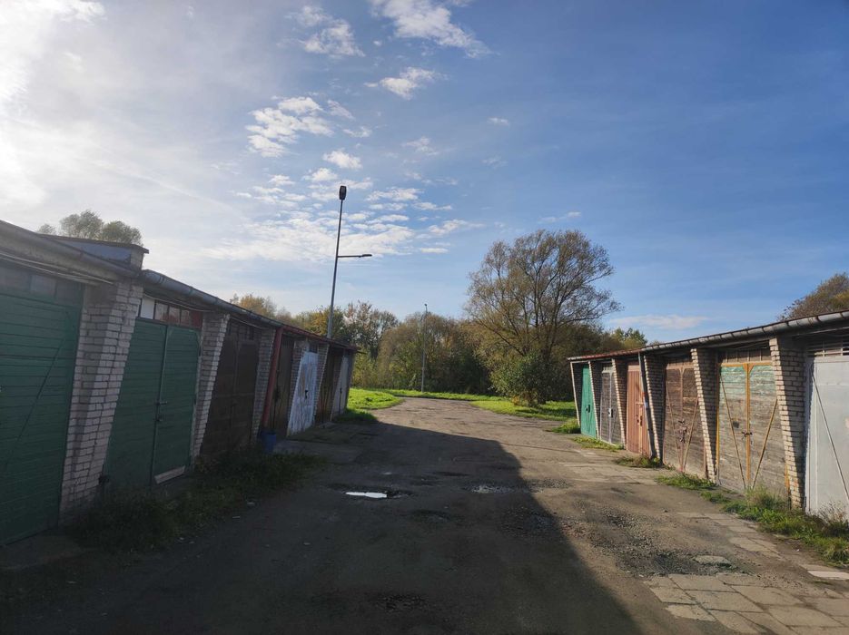 Garaż do wynajęcia 19m², prąd, oświetlenie; ul. Batalionów Chłopskich