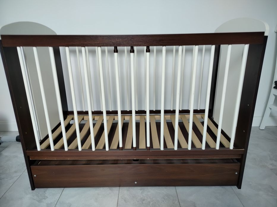 Łóżeczko dziecięce z szufladą