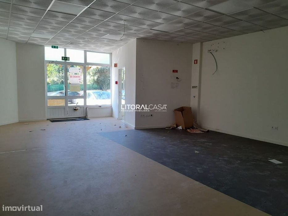 Loja no centro de Oia com 183,7m2 e garagem