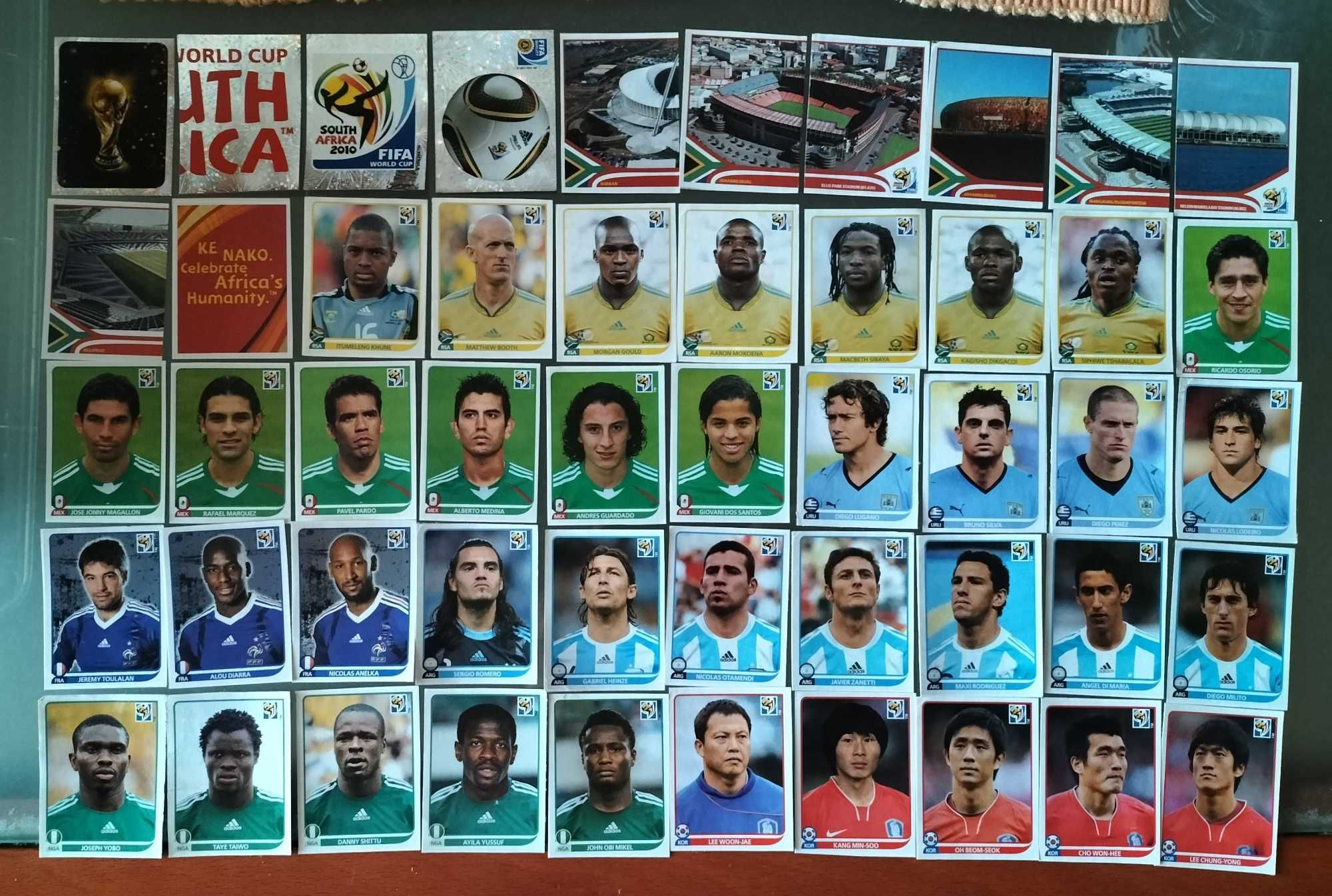 Lote de cromos recuperados "Mundial 2010" (lista na última foto)