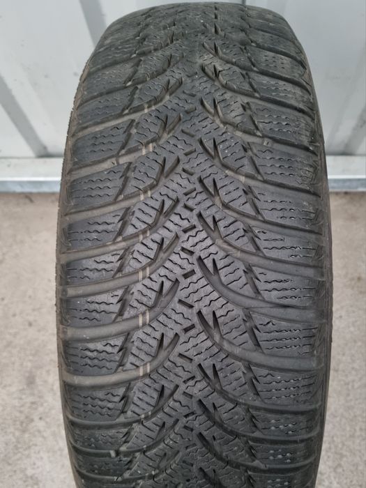 Opona używana 1szt. 195/65/15 Kumho WinterCraft WP51 / 7,2mm