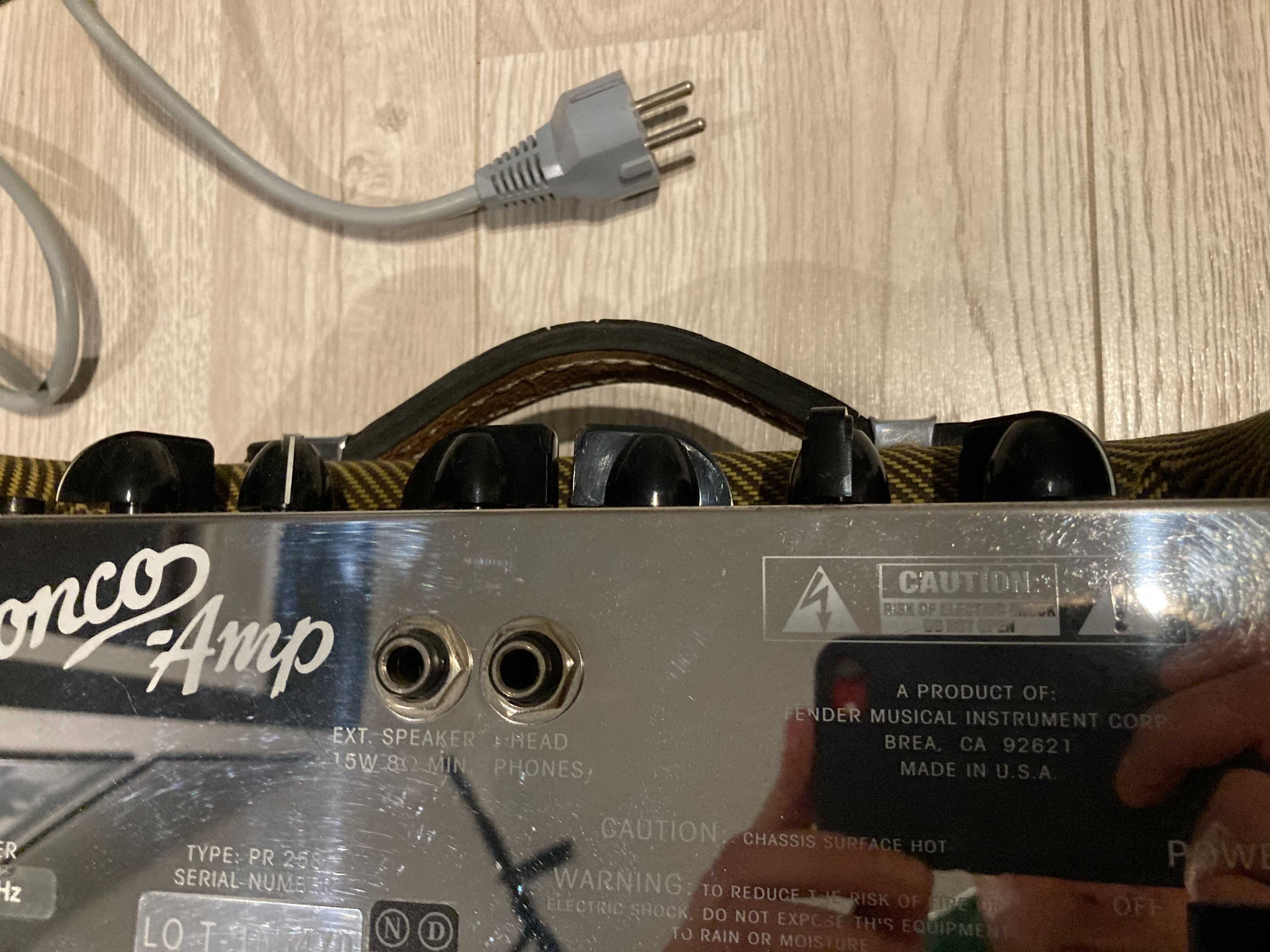 Wzmacniacz gitarowy FENDER Bronco 15W USA