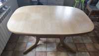 Stół drewniany do kuchni salonu