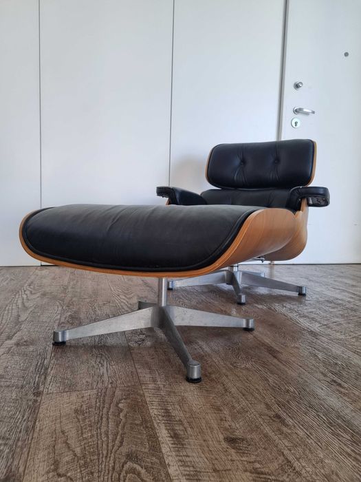 Cadeirão Eames preto