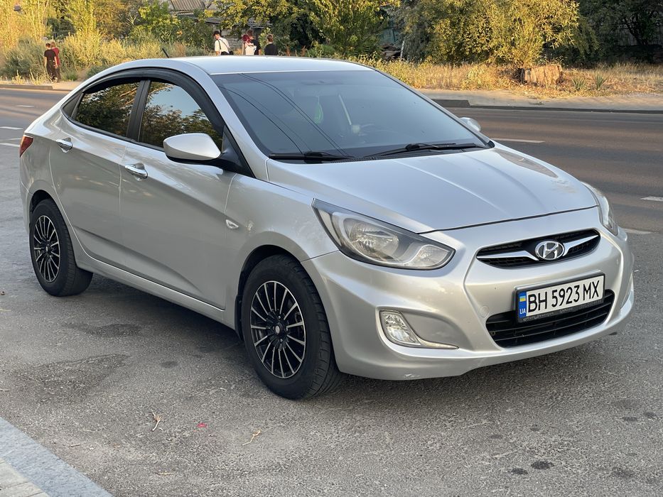 Hyundai Accent avtomat 2011