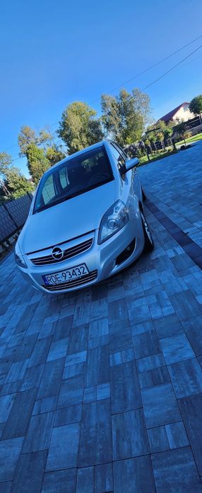 Opel Zafira 1.8 benzyna xenon alufelgi  hak serwisowany