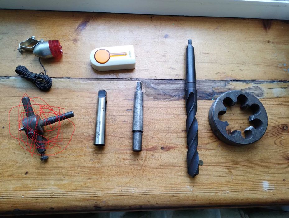 Инструмент токарный-слесарный, плашка 19