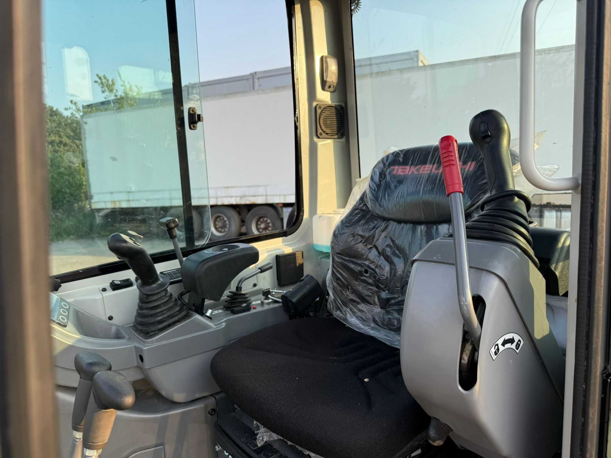 Minikoparka Takeuchi TB225 A V0 LSA
