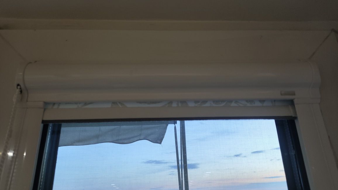 Okna z demontażu 3 szybowe z moskitierą i roletami