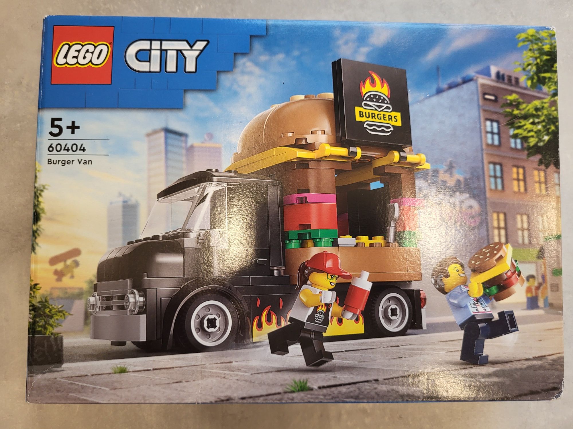 LEGO City 60404, Ciężarówka z burgerami