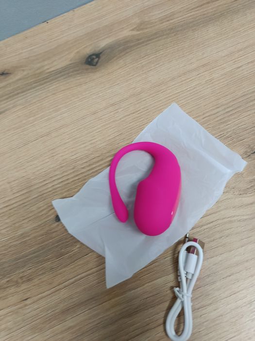 Masażer wielofunkcyjny różowy aplikacja