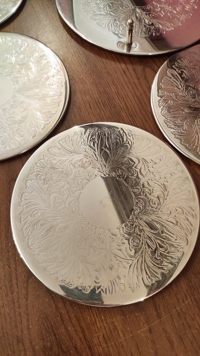 Ekskluzywne podstawki pod talerze,średnica 19cm.