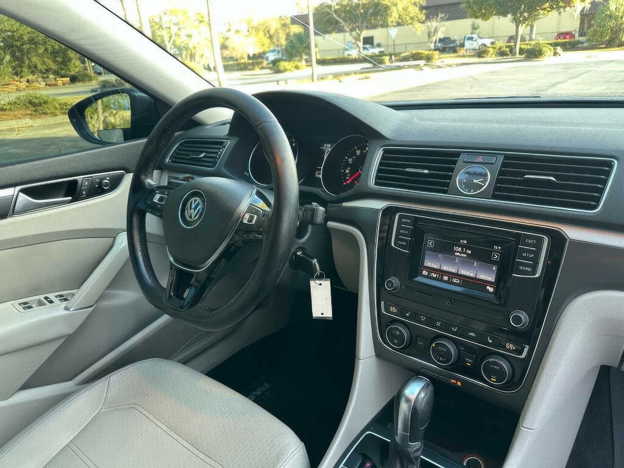 2016 Volkswagen Passat R-Line