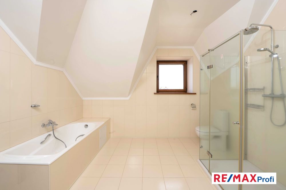 Готовий будинок 260 м2,  12 соток , с. Хотів (поруч Лісники, Чабани)