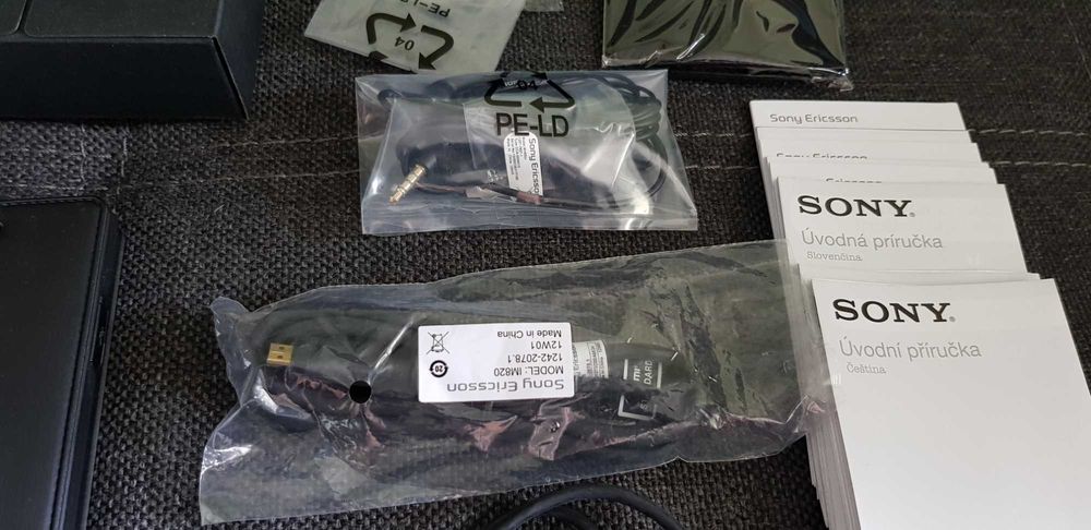 Sony Experia S - telefon/komplet+