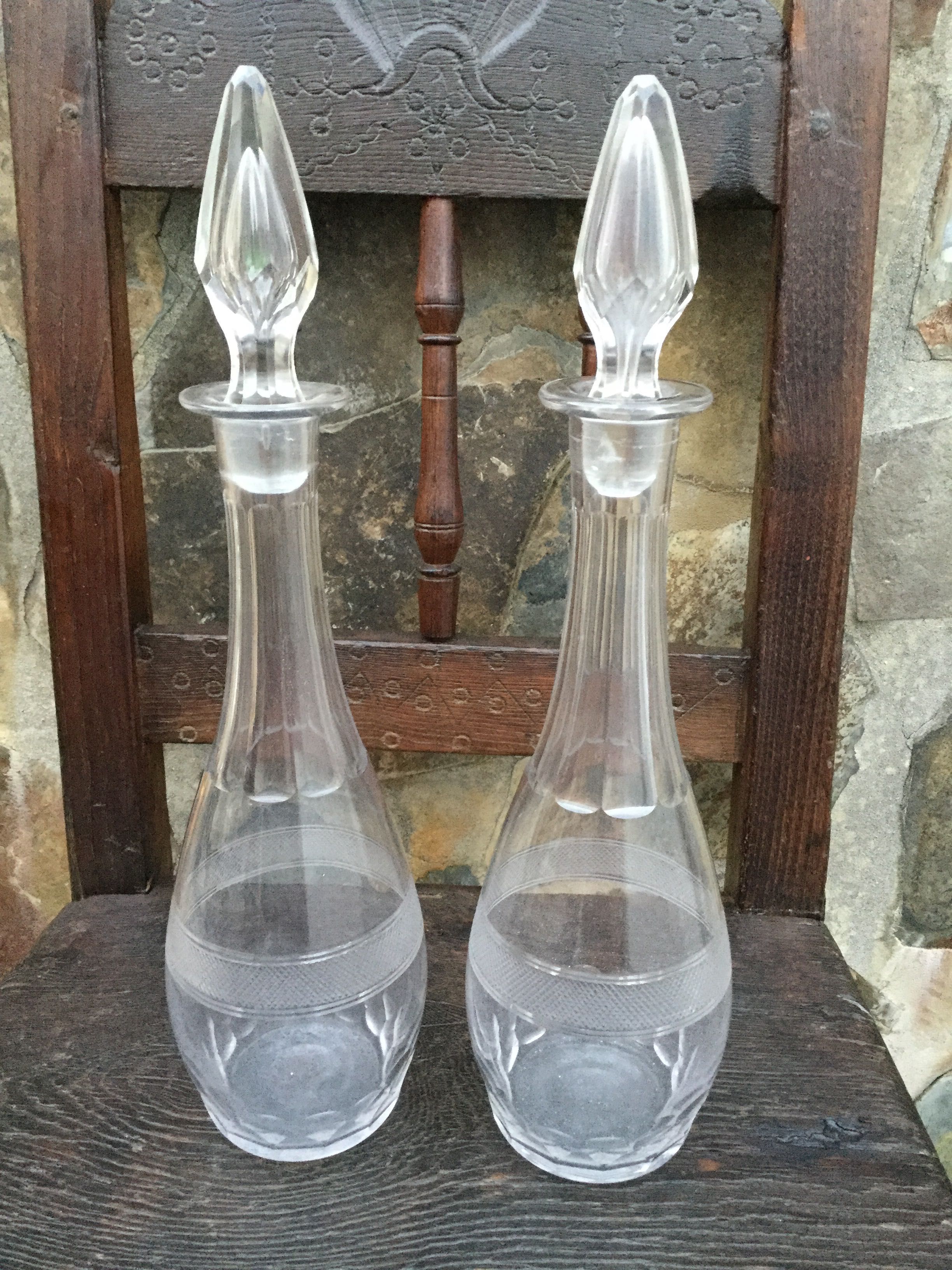 Par de garrafas de vidro soprado Antigas 38 cm altura ponta diamante