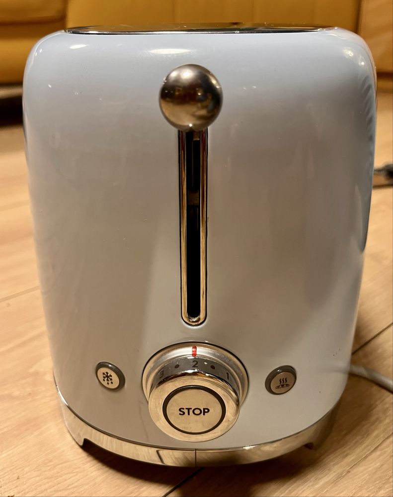 Toster Smeg na 4 kromki używany w bardzo dobrym stanie jasnoniebieski