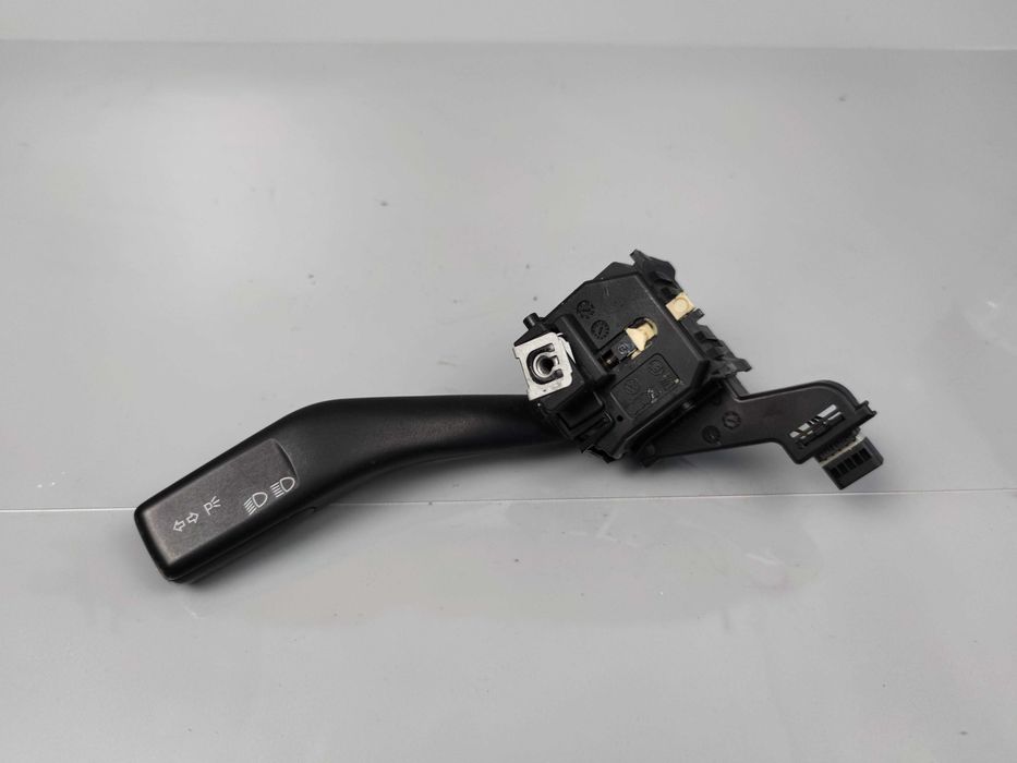 Переключатель подрулевой левый 1K0953513 SKODA OCTAVIA A5