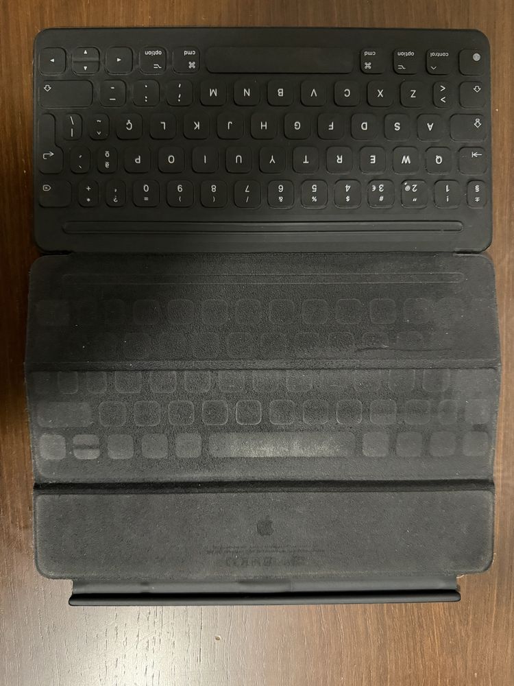 Capa/teclado 9.ª geração e anteriores