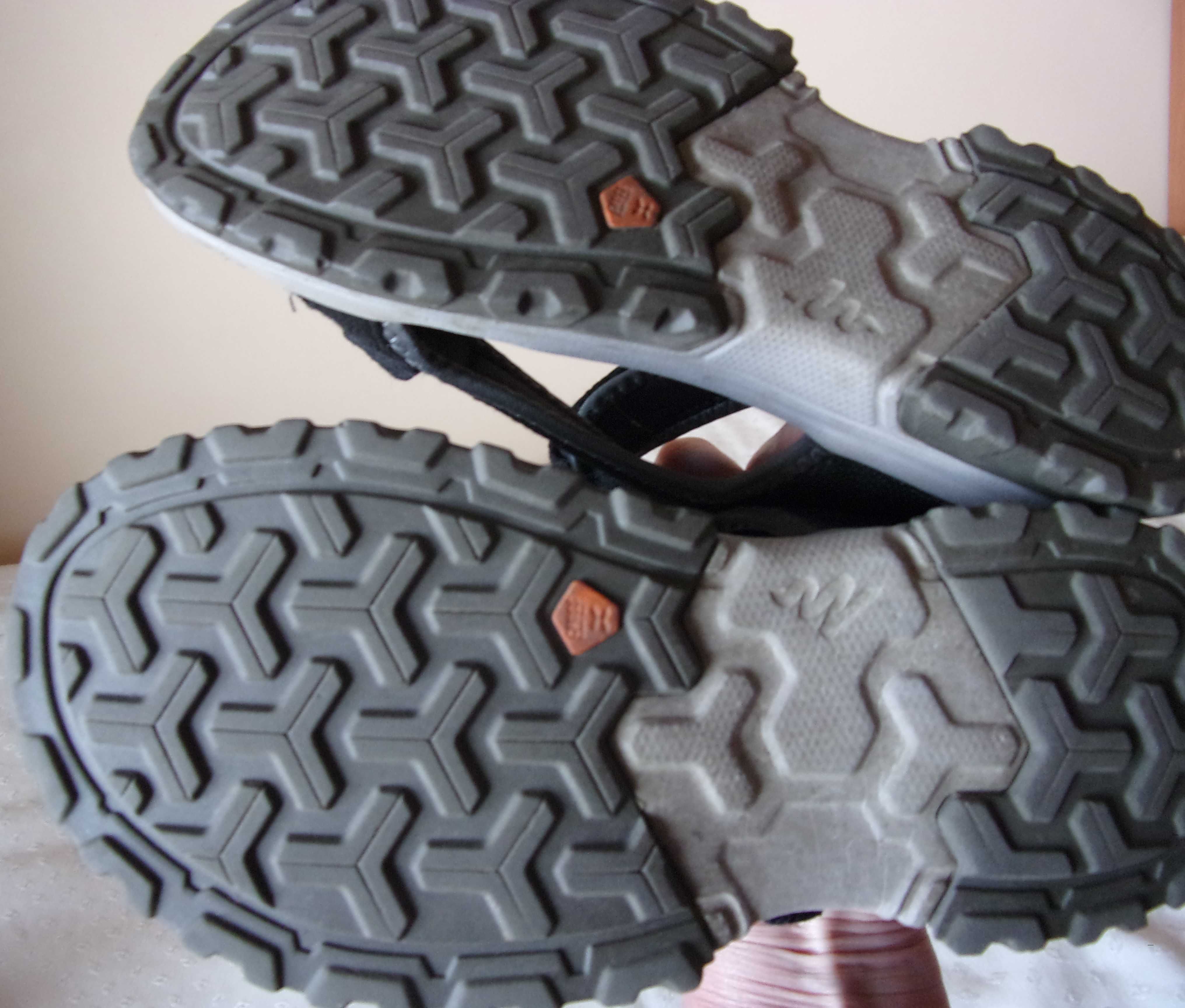 Lekkie, czarne, turystyczne sandały Quechua 33/34 MH120 TW
