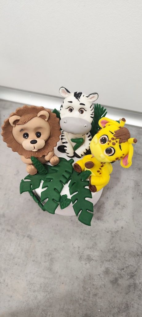 Zwierzątka na tort z masy cukrowej zebra lew i żyrafa liście personali