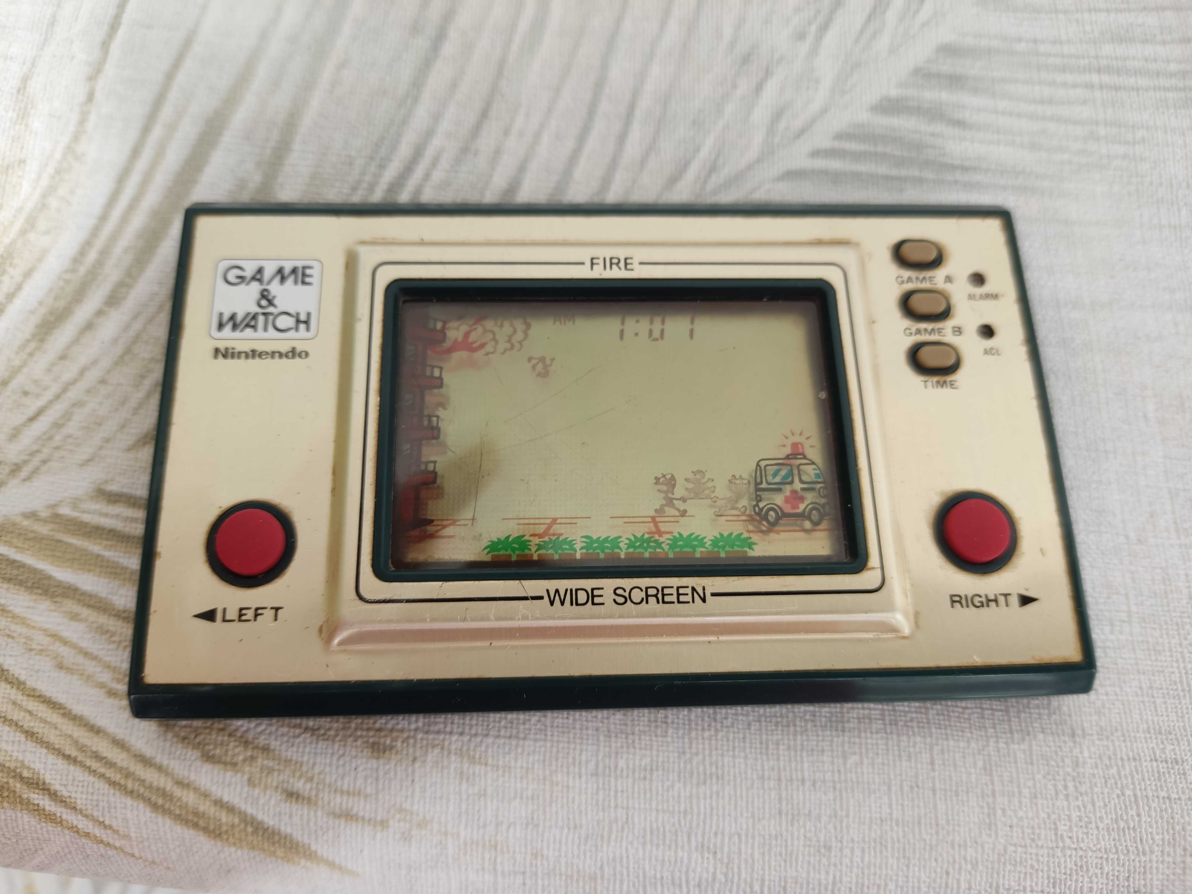 FireGame & watch  da  Nitendo 
Original da década de 80.