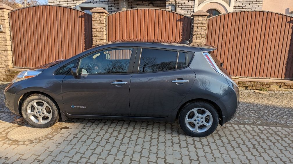 Nissan leaf у доброму технічному стані