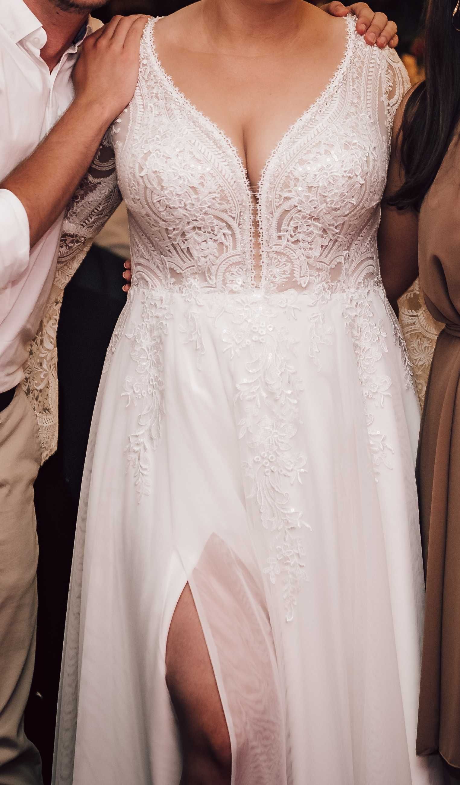 Suknia ślubna z szerokimi rękawkami