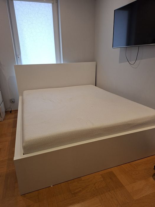 Łóżko malm Ikea ze stelażem 160x200