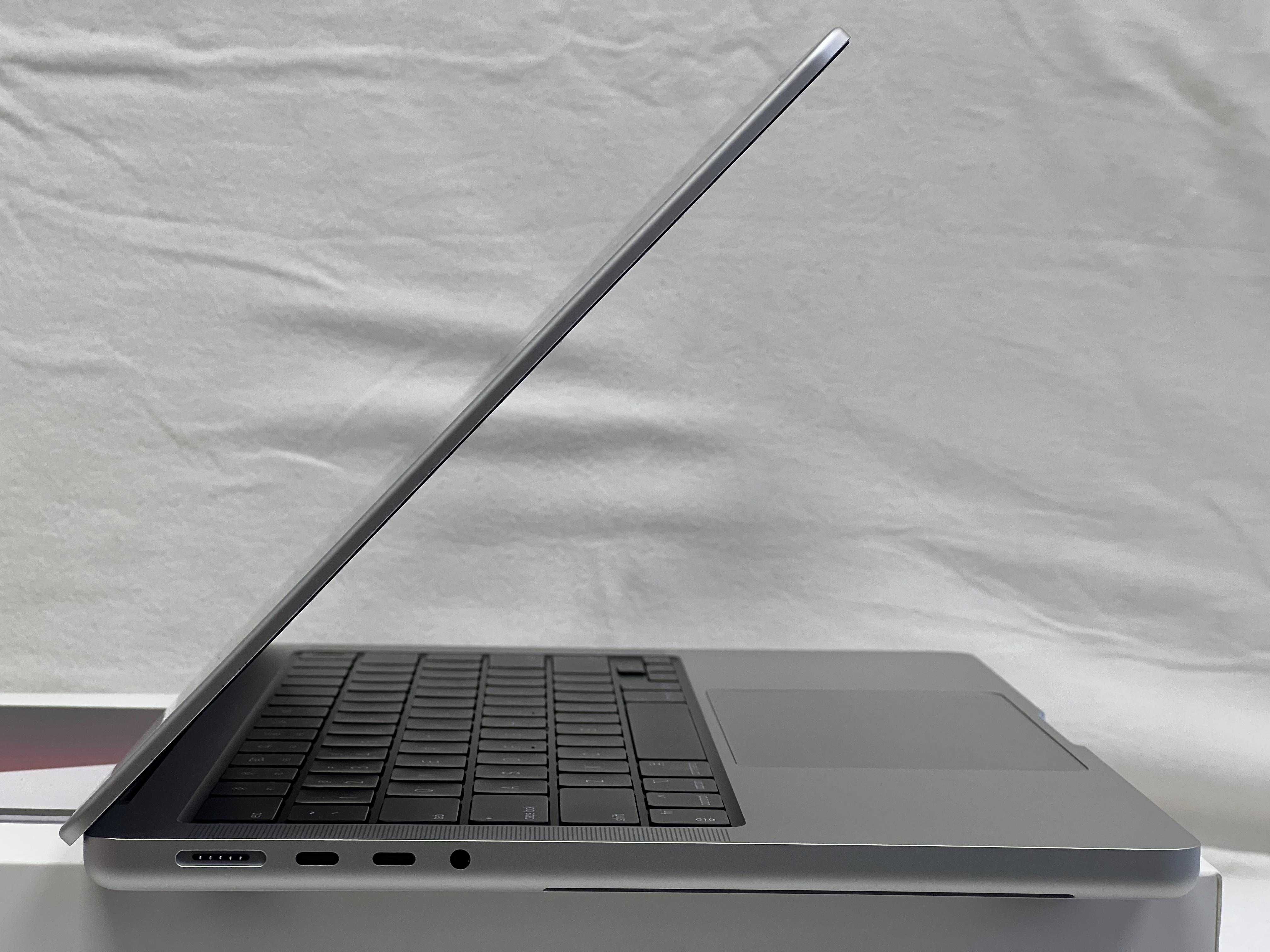 MacBook Pro 14.2”. 2021 M1 Pro, 8 Cores , 32RAM/512SSD ,OPEN BOX