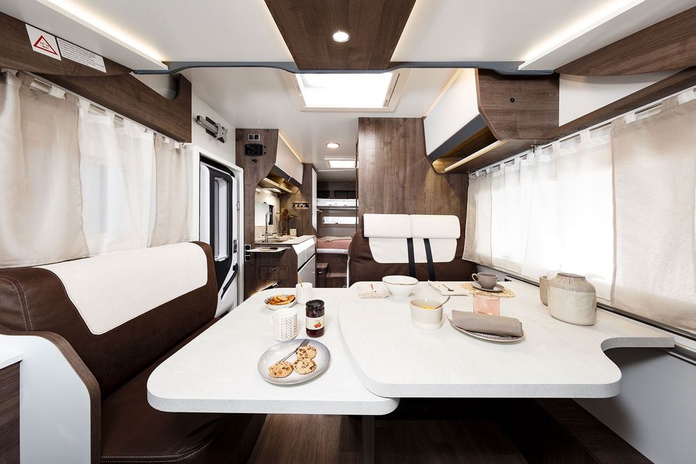 Wynajem Kampera 940 Rok 2022, komfortowy, bogato wyposażony, Łódź