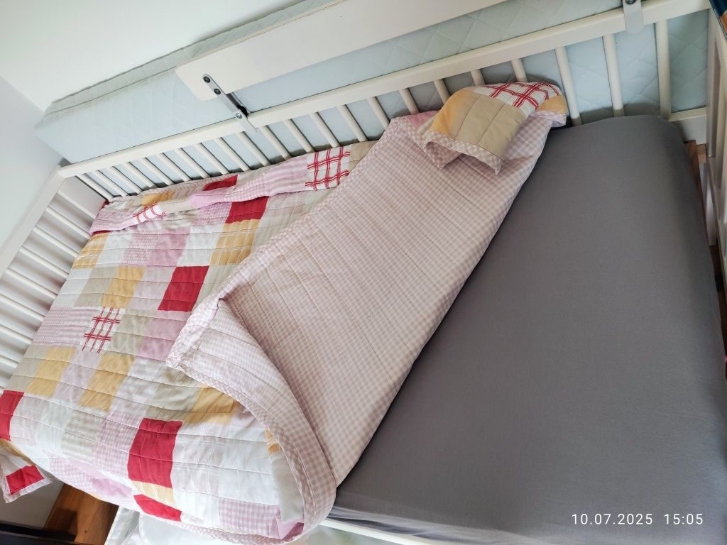 Cama e armário de criança