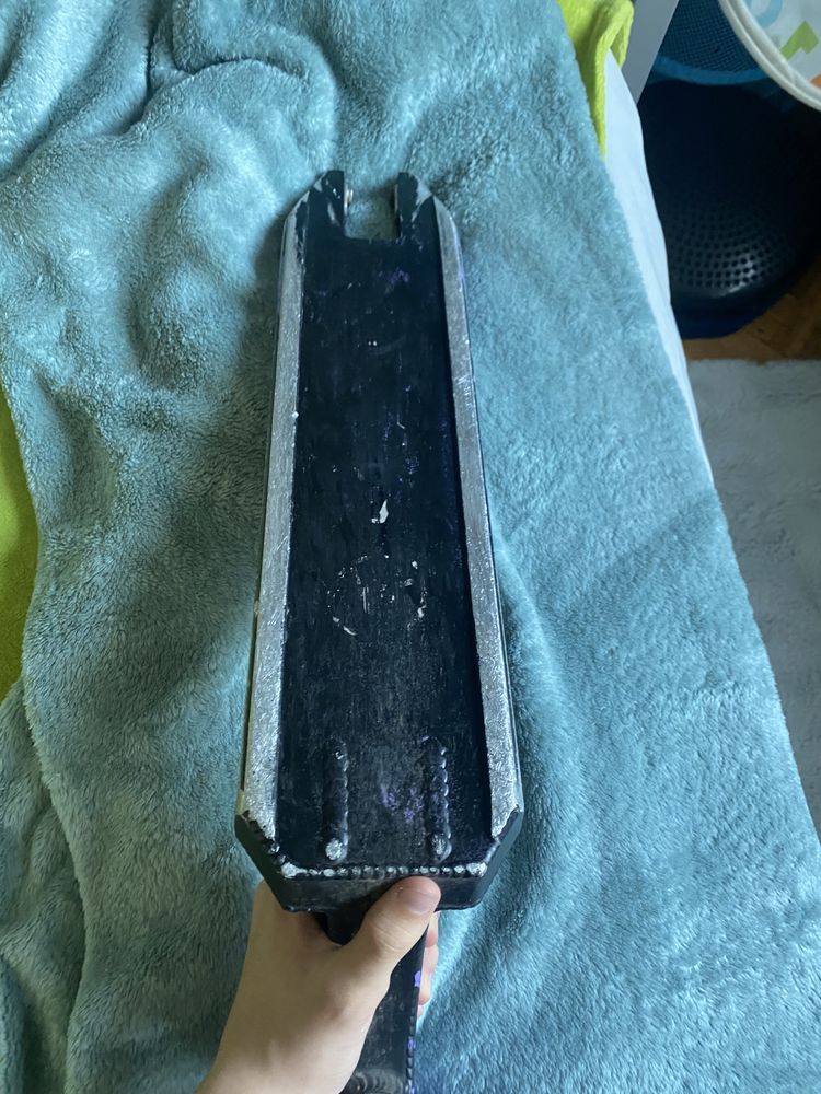Deck apex pomalowany na czarno fioletowy