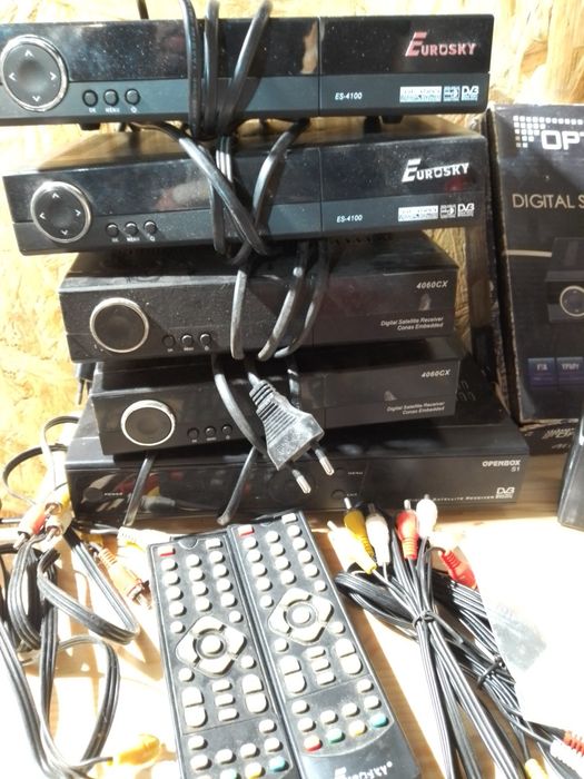 Продам 4 тюнера, рабочие, на трёх нету пультов, на четвёртом есть.